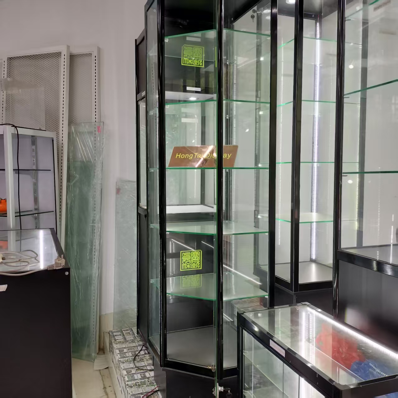 Custom.Innenarchitektur, Ausst – Interior Design Exhibition Bewertung und Preis